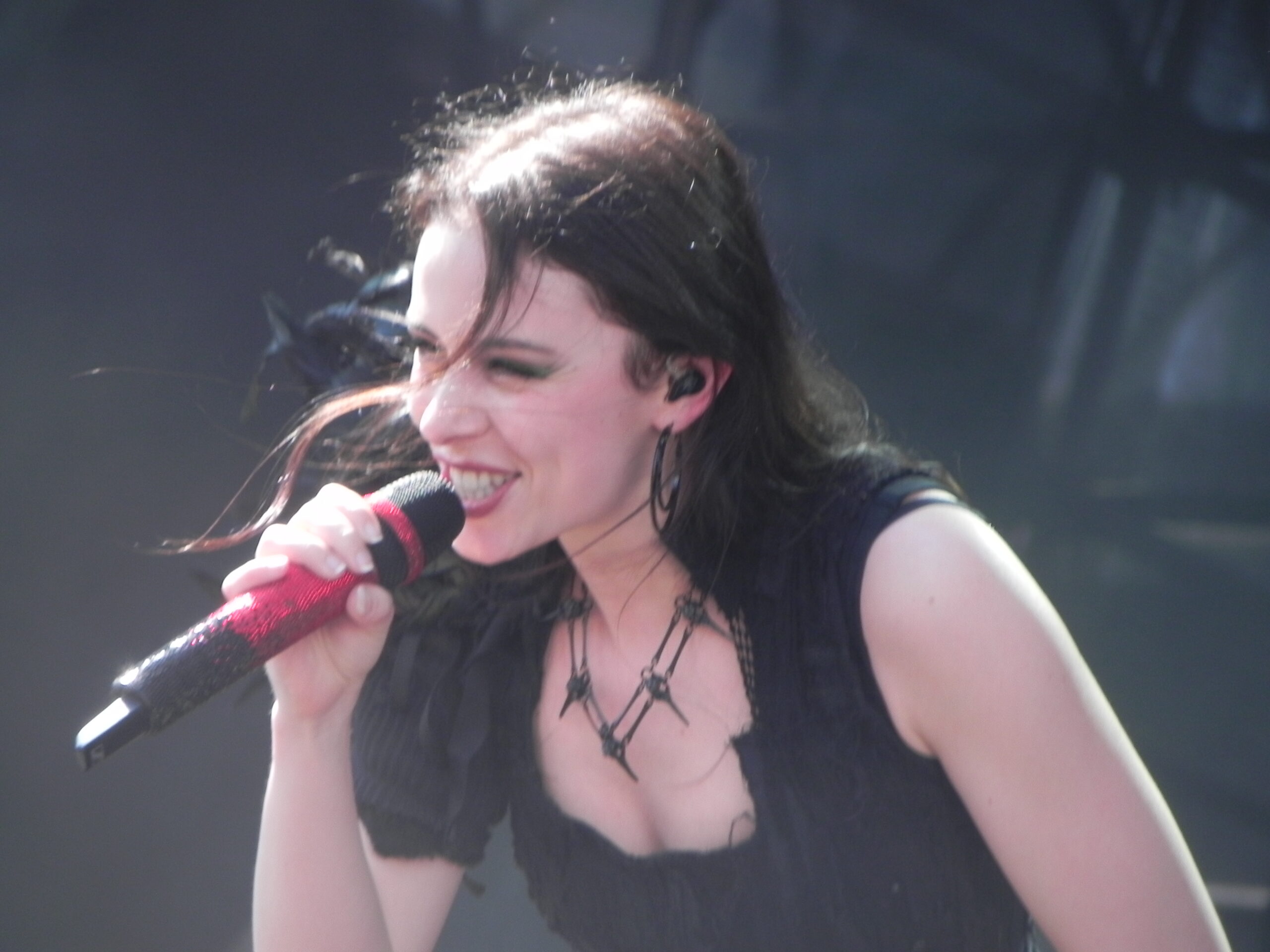 Beyond the Black lança novo single ‘Ravens’