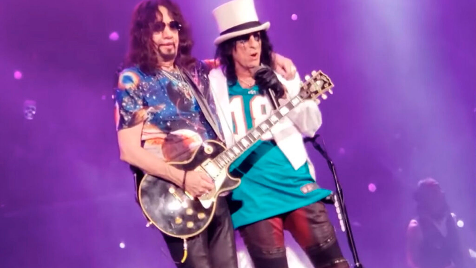 Alice Cooper homenageia Ace Frehley