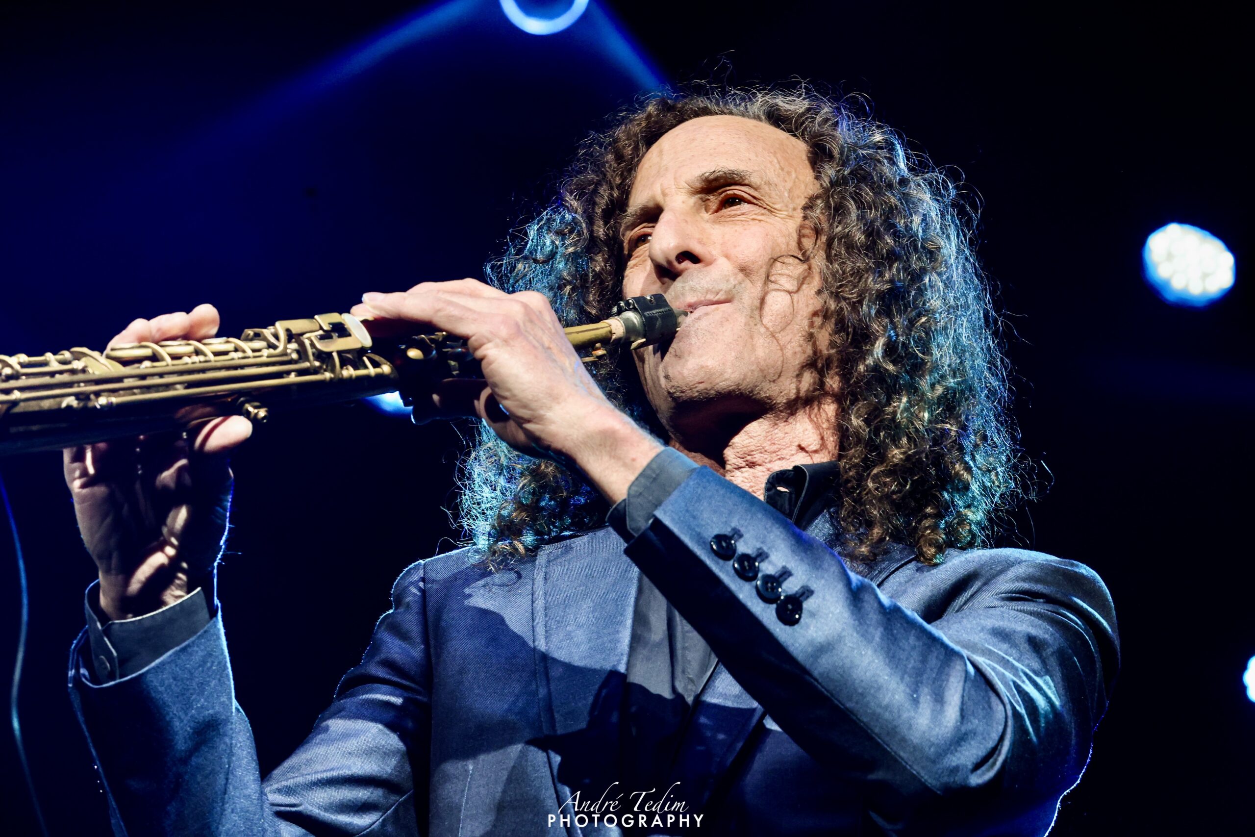 Kenny G Traz o Jazz Romântico para Aquecer Noite Gelada em SP