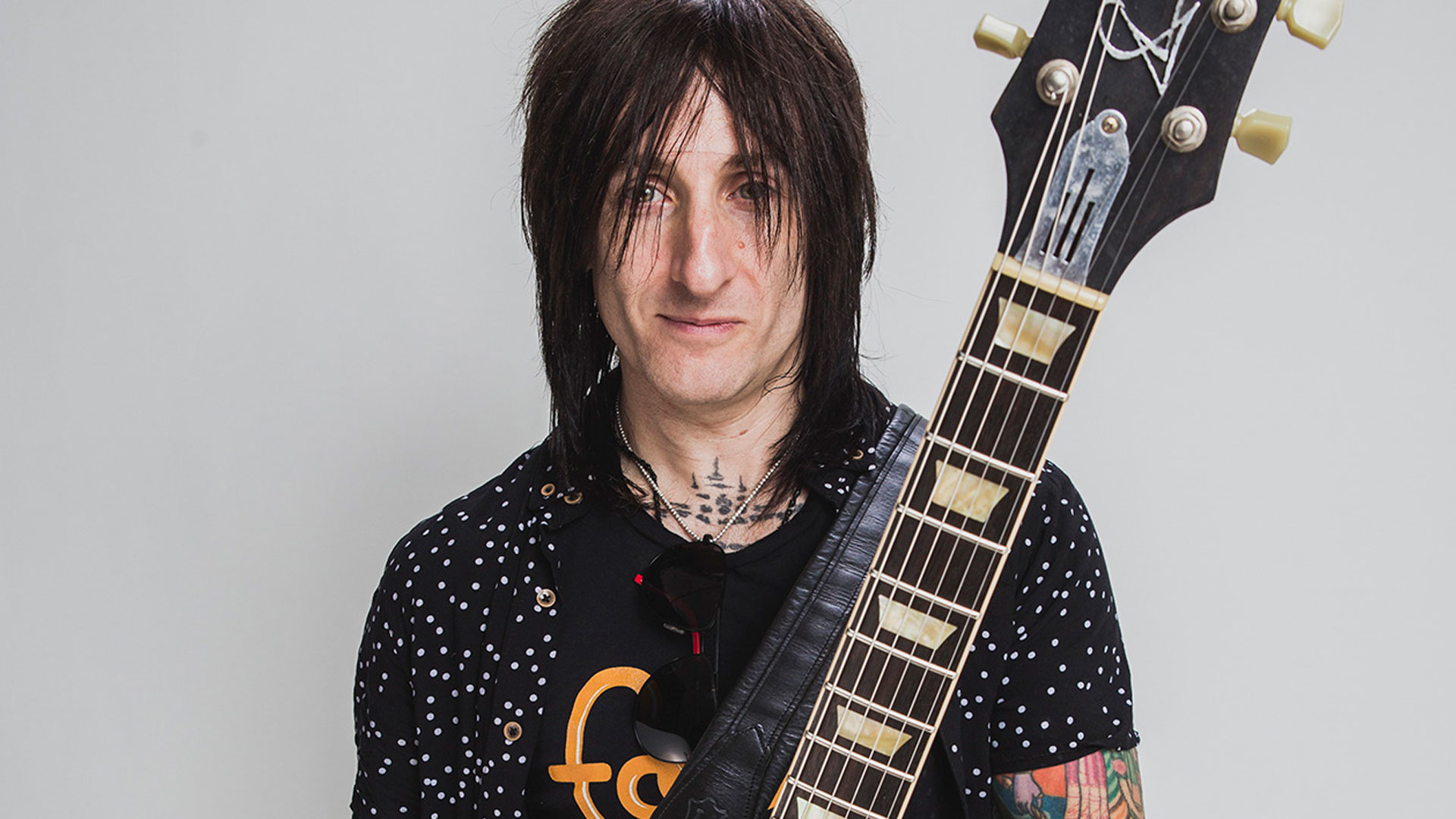 Richard Fortus fala sobre sintonia com Slash: “Nunca toquei com outro guitarrista que estivesse tão sincronizado”