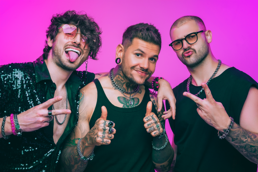 Electric Mob volta a Curitiba pra matar saudade com festa, acústico e brindes