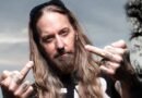 Dez Fafara esclarece rumores e afirma: “Eu não tenho um tumor cerebral e nem câncer no cérebro”