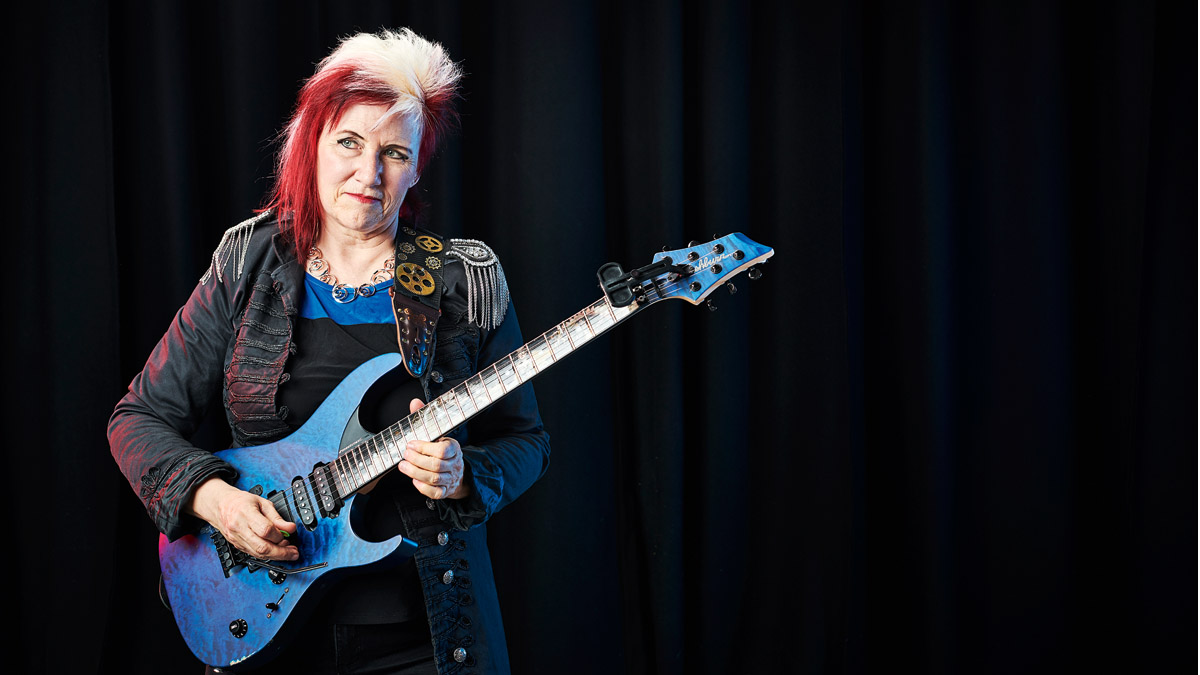 Jennifer Batten, ex guitarrista de Michael Jackson, diz que perdeu