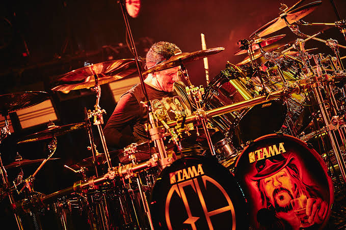 Charlie Benante fala sobre haters do novo Pantera: “as pessoas precisam encontrar um problema nisso”
