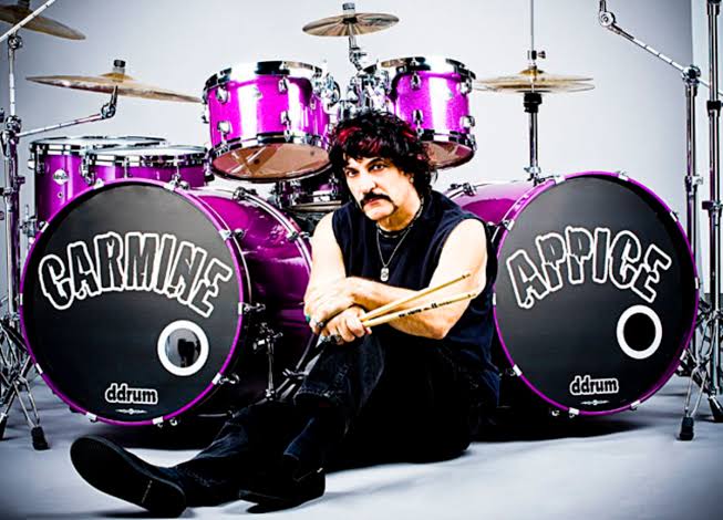 Carmine Appice rebate Nikki Sixx sobre “baterista fracassado”: “pelo menos posso tocar bem meu instrumento”