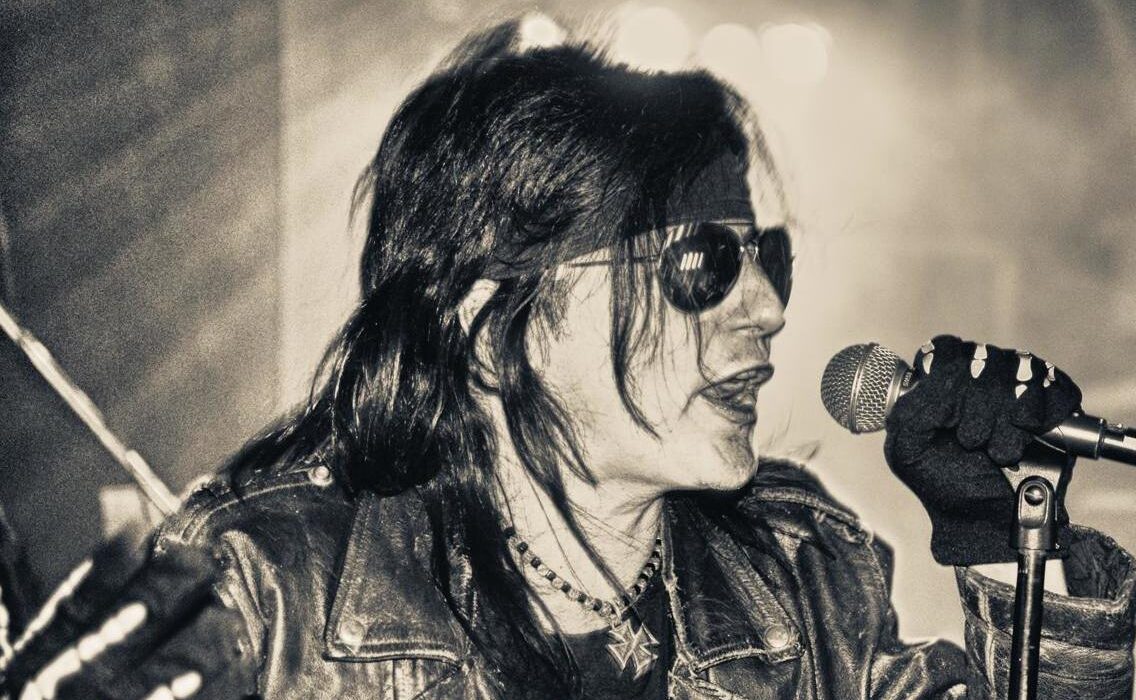 Phil Lewis do L.A Guns diz que “nunca gostou do Mötley Crüe” e que “se tocassem ao vivo seria uma merd*”