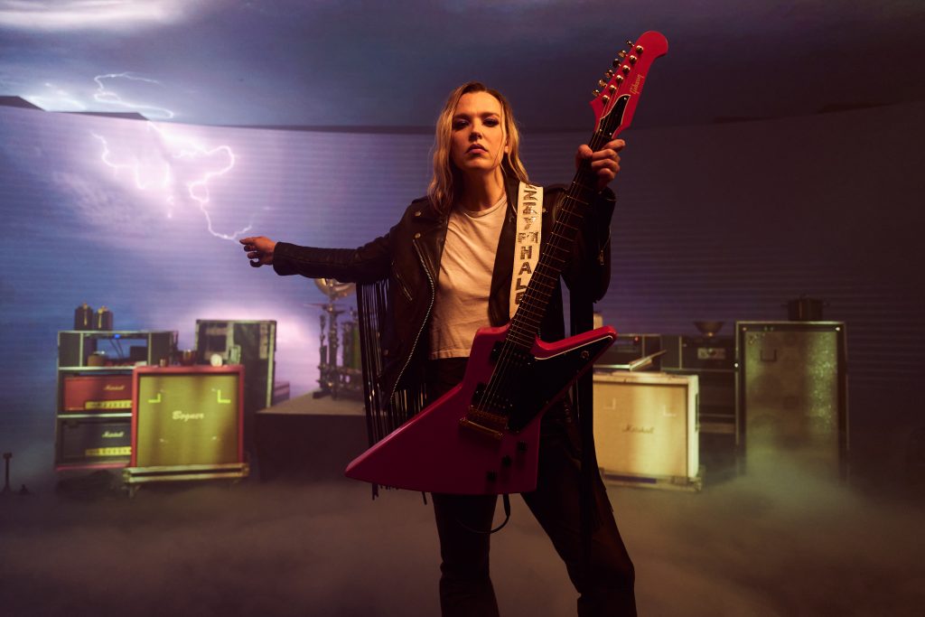 Lzzy Hale acha “incrível” que ela seja convidada para gravar com tantos artistas