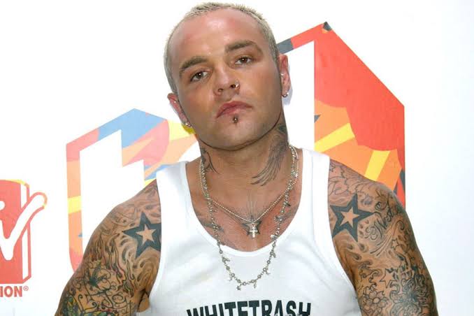 Vocalista do Crazy Town é preso dias após cair na porrada com outro membro da banda
