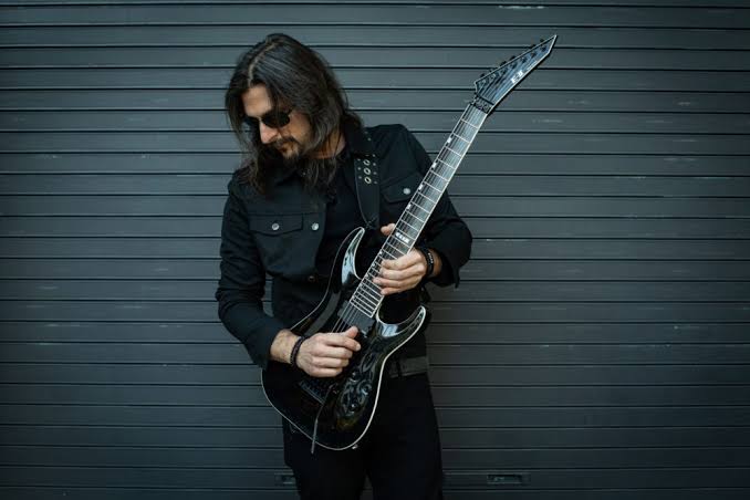 Rafael Bittencourt achava que Angra seria grande como Metallica