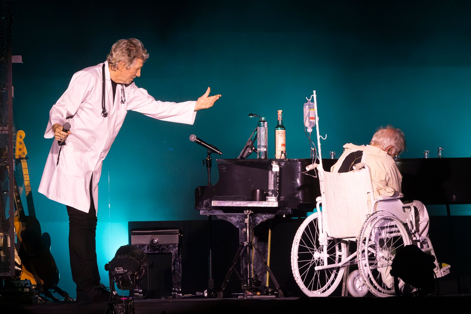 Roger Waters leva sua apoteose musical com mensagem de paz e um mundo ...