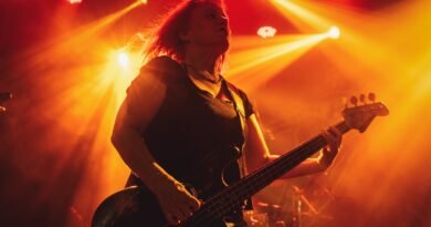 L7 revela diagnóstico de câncer severo da baixista Jennifer Finch