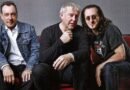 Geddy Lee e Alex Lifeson surgem em estreia de documentário sobre Neil Peart