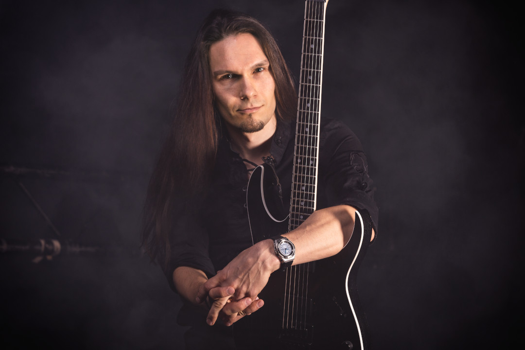 Teemu Mäntysaari revela qual guitarrista que o antecedeu no Megadeth e ele considera serem os mais difíceis de reproduzir suas partes
