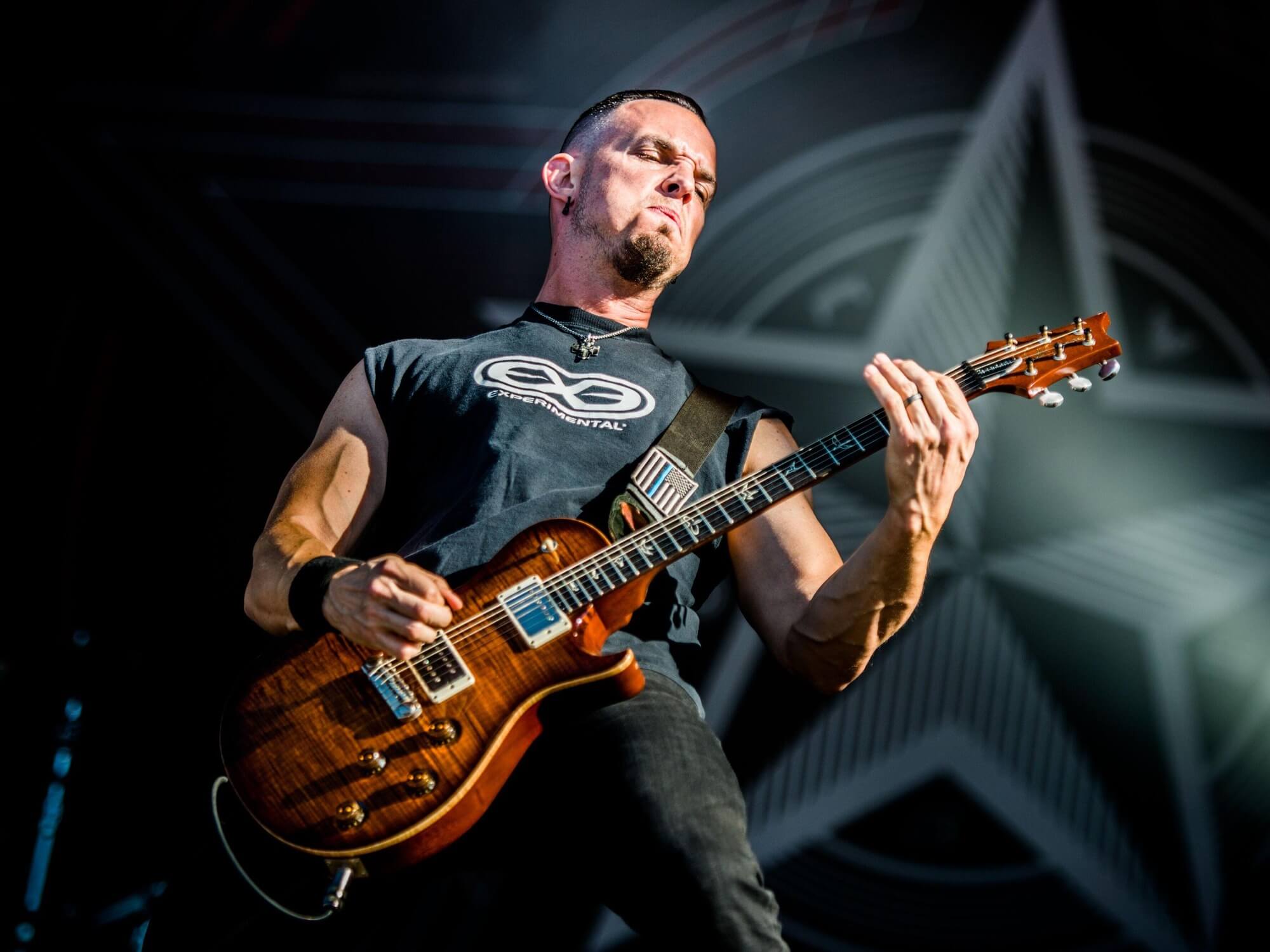 Mark Tremonti queria mais metal no Creed, mas colegas o impediram