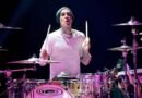 Travis Barker revela premonição da filha antes de acidente de avião que quase tirou sua vida
