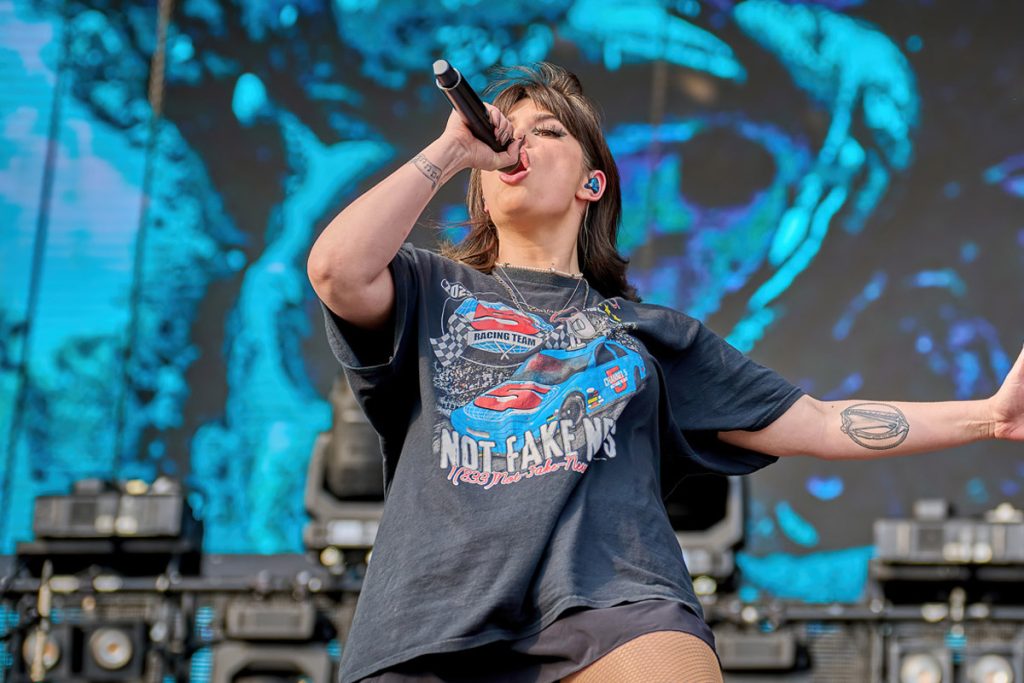 Courtney LaPlante revela empolgação ao colaborar com o Babymetal: “Eu realmente os amo”