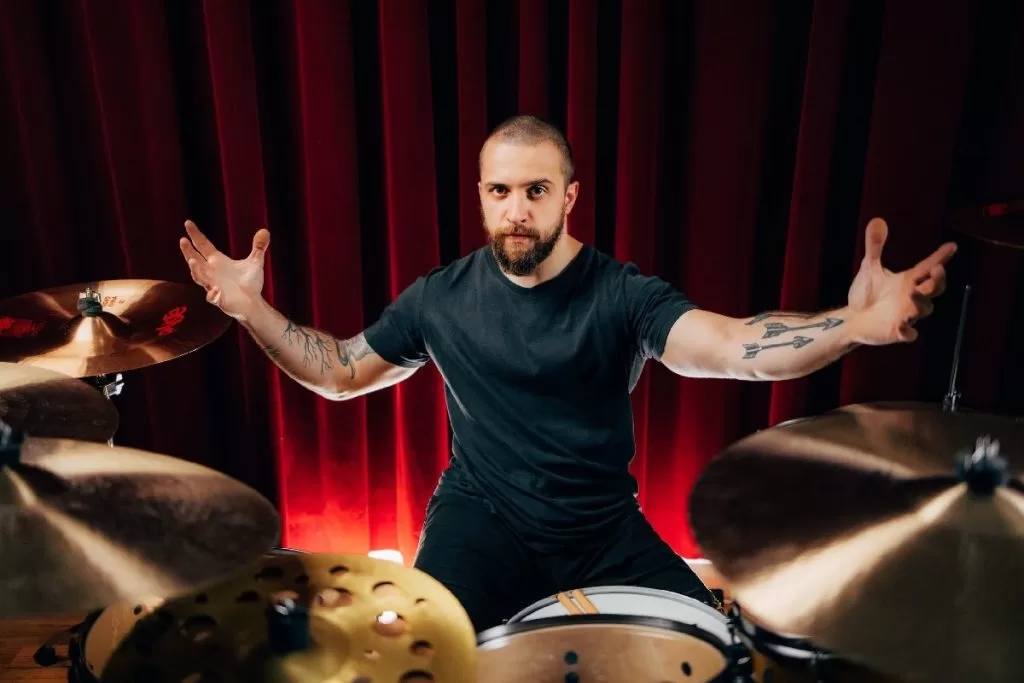 Eloy Casagrande relembra tempos do Sepultura tocando “Isolation”