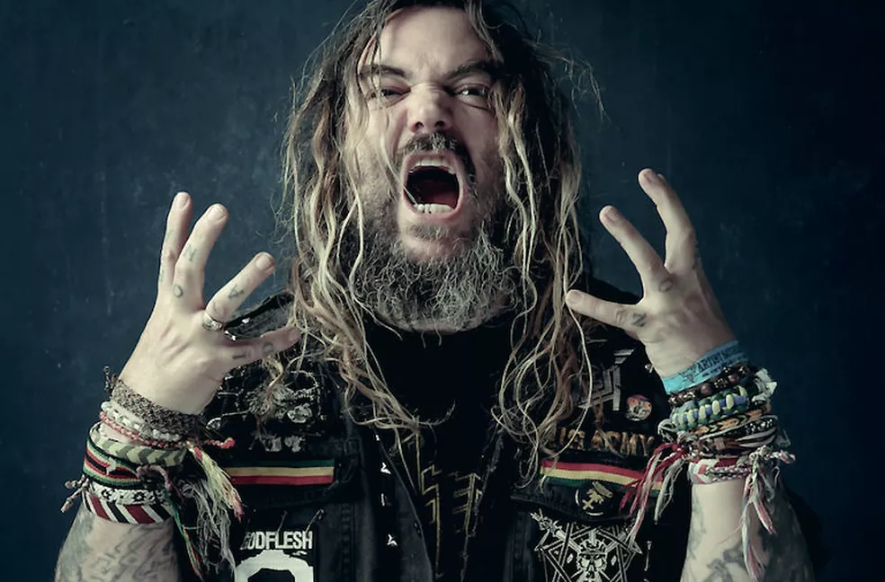 Jello Biafra sobe ao palco com Max e Iggor Cavalera e diz: “Trumps nazistas, vão se f**er'”