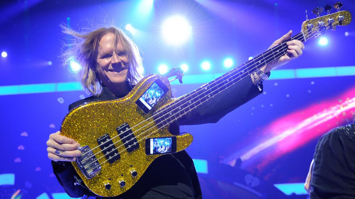 Tom Hamilton diz que “não sabe o que o futuro reserva” para o Aerosmith