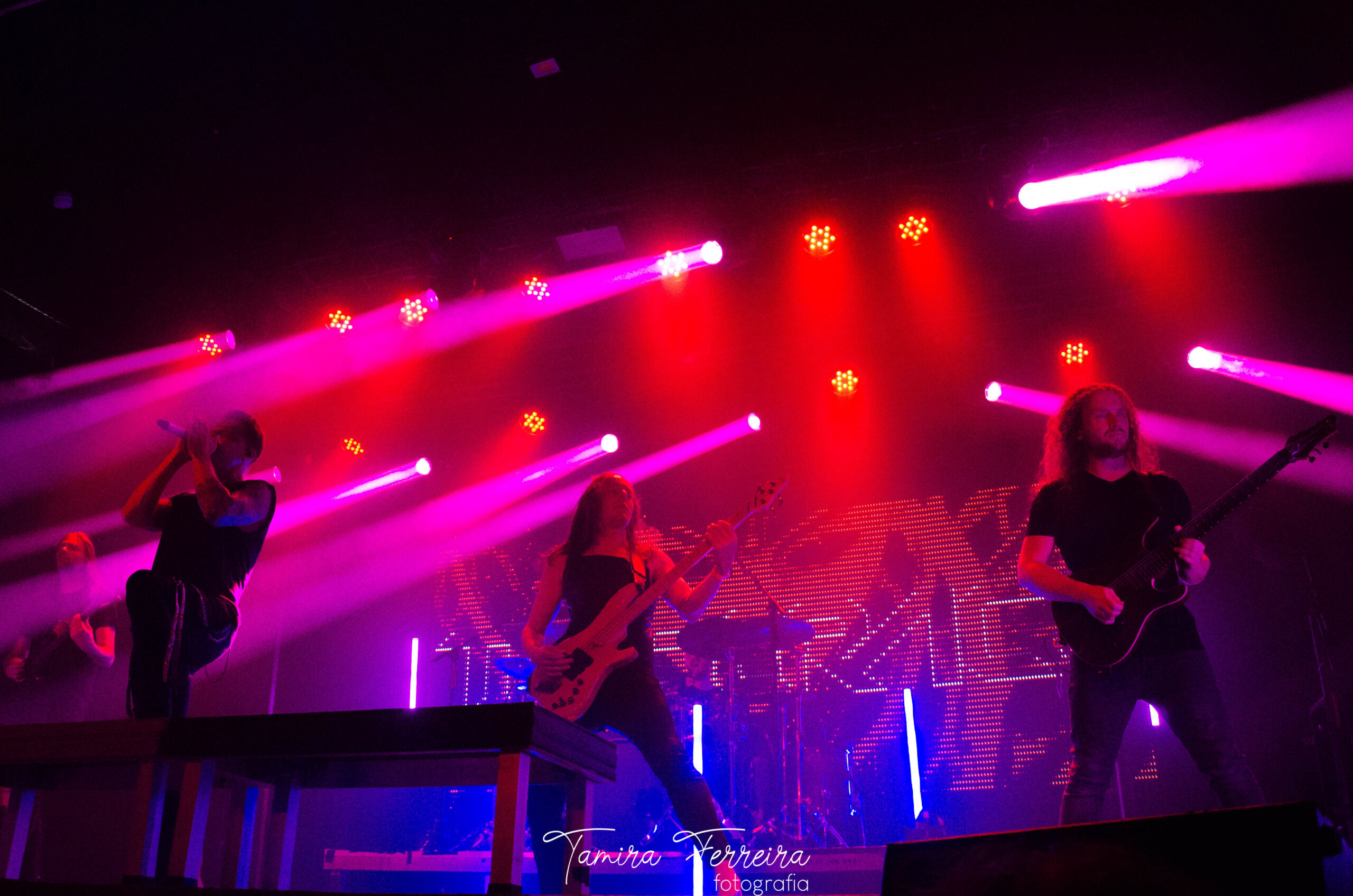 Tesseract volta a São Paulo num show breve mas repleto de técnica e peso