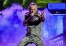Bruce Dickinson revela que novo álbum solo terá música escrita por seu filho Austin