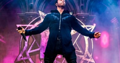 Tommy Karevik revela como encontrou sua própria identidade no Kamelot após substituir Roy Khan