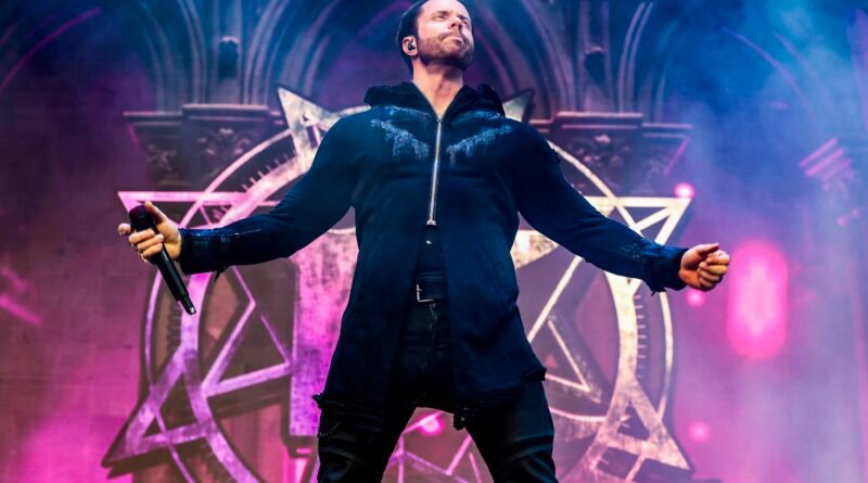 Tommy Karevik revela como encontrou sua própria identidade no Kamelot após substituir Roy Khan