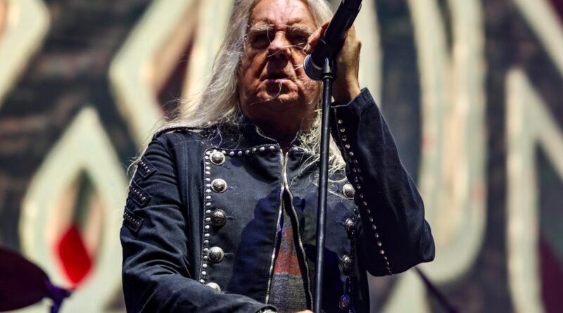 Por que o Metallica nunca gravou um cover do Saxon? Biff Byford tem uma teoria