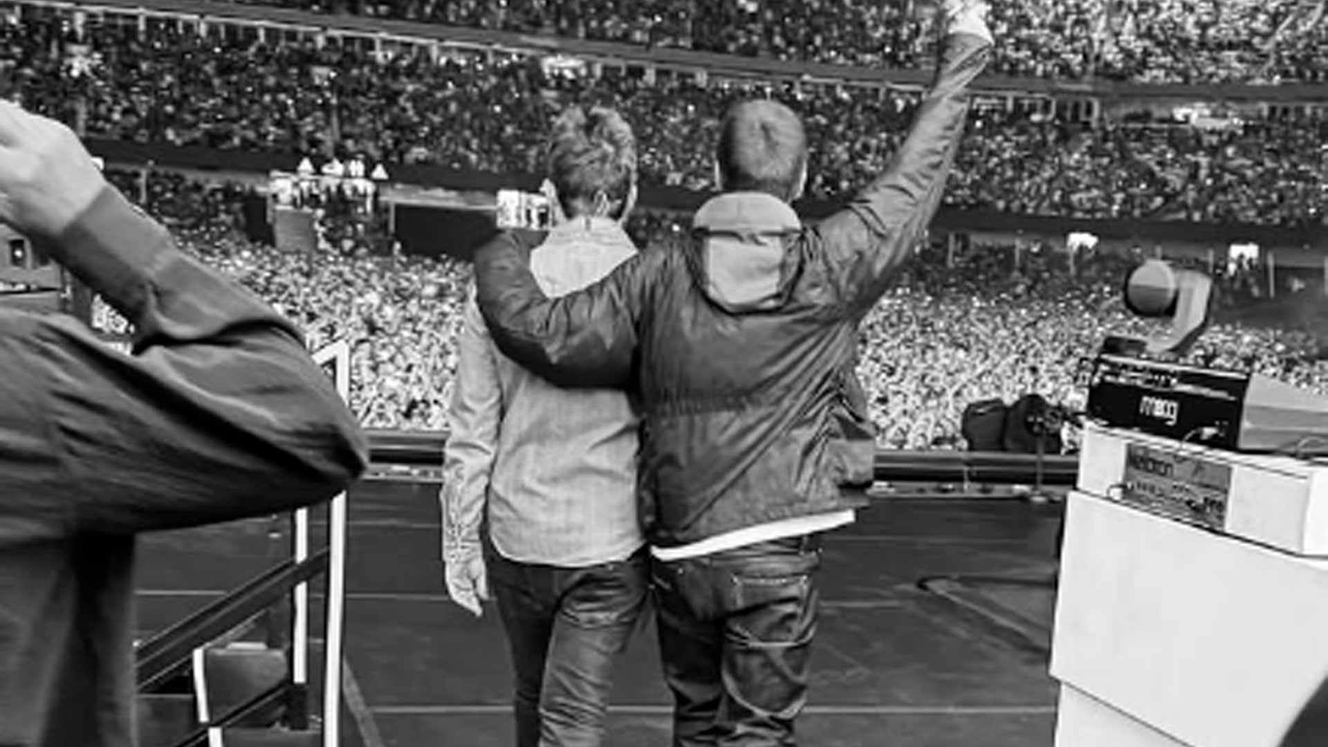 Oasis faz primeiro show de reunião após 16 anos