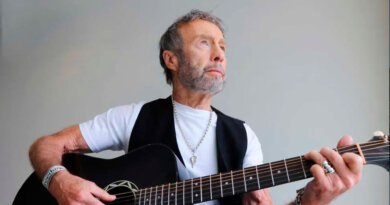Paul Rodgers se apresentando ao vivo