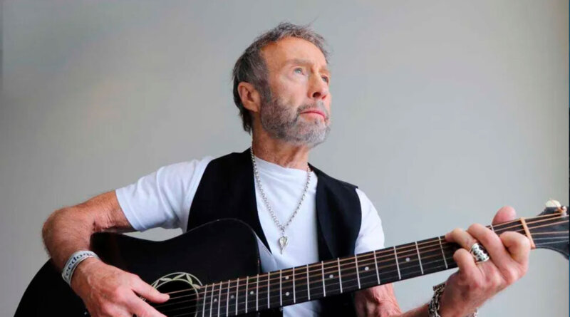 Paul Rodgers se apresentando ao vivo