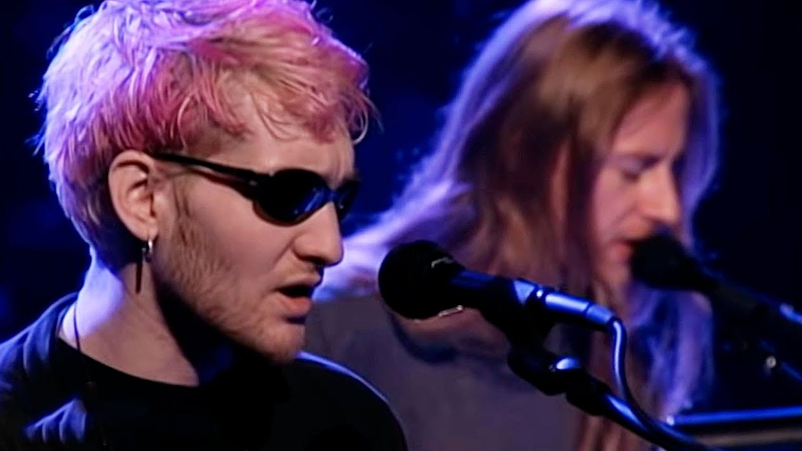 Há 30 anos, o Alice in Chains subia ao palco para gravar o seu ...