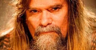 Chris Holmes acusa Blackie Lawless por direitos