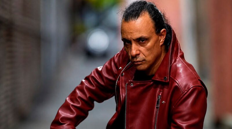 Roberto Tiranti, cantor do Labÿrinth, anima fãs brasileiros e promete retorno ao país