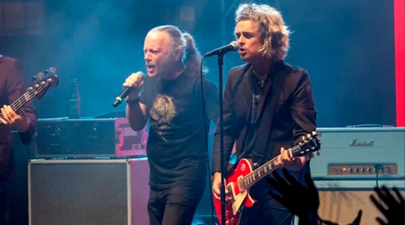 Bruce Dickinson surpreende ao subir ao palco com Billie Joe Armstrong em show dos The Coverups