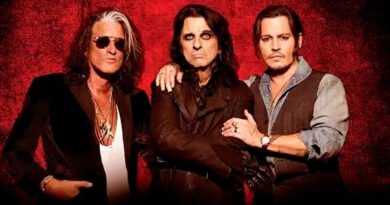 Alice Cooper e Joe Perry falam como é estar em uma banda com Johnny Depp