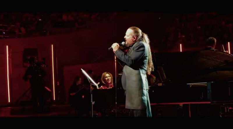 Jonathan Davis se junta a Yoshiki para versão orquestral de clássico do Korn