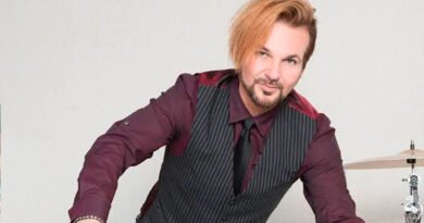 Rikki Rockett celebra 10 anos livre do câncer e relembra batalha que quase custou sua vida