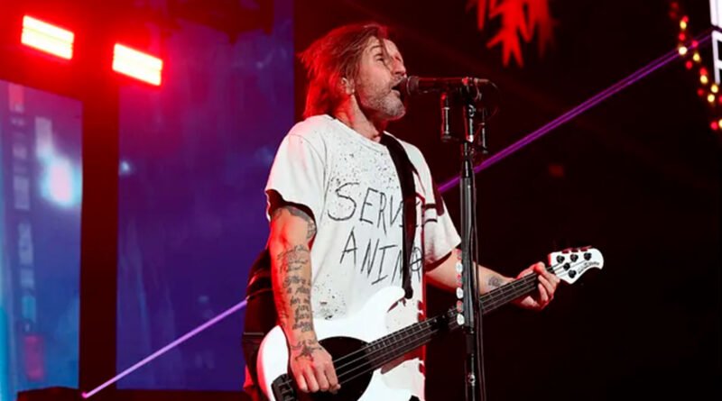 Baixista do Shinedown se afasta da turnê para tratar de sua saúde mental