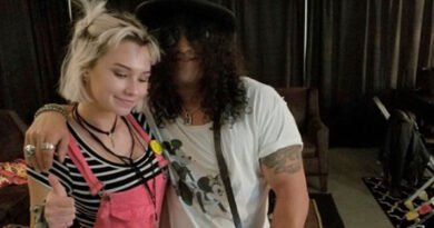 Slash presta emocionante homenagem à enteada dois anos após sua morte: “Não passa um minuto sem que eu pense em você”