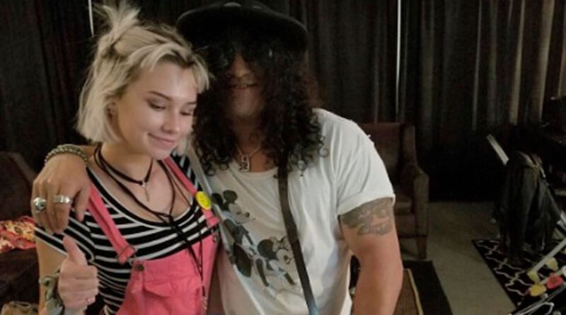 Slash presta emocionante homenagem à enteada dois anos após sua morte: “Não passa um minuto sem que eu pense em você”