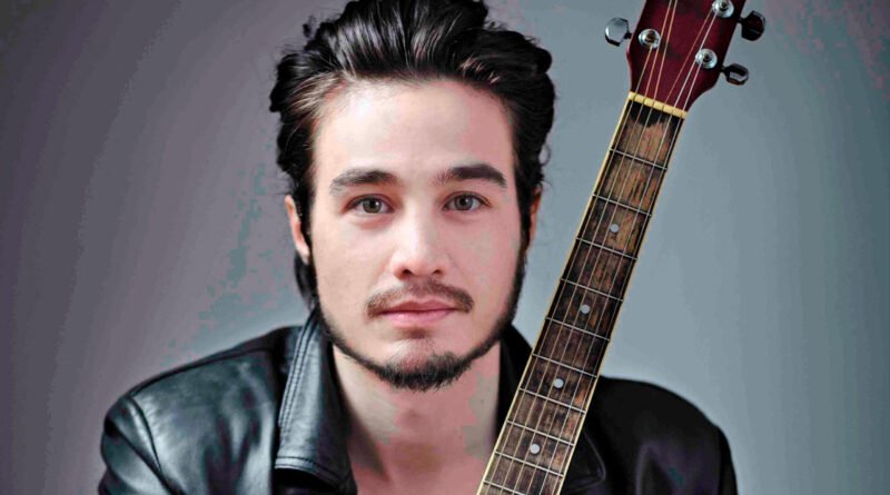 Tiago Iorc fala sobre como queria ser John Petrucci