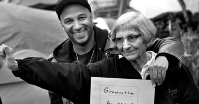 Tom Morello lamenta morte da mãe, Mary Morello, aos 102 anos