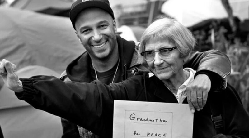 Tom Morello lamenta morte da mãe, Mary Morello, aos 102 anos