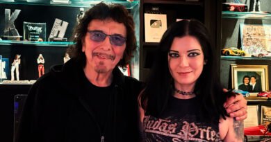 Becky Baldwin relembra nervosismo ao gravar com Tony Iommi: “Achei que chamariam outro”