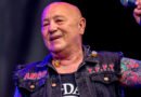 Rose Tattoo confirma que vocalista Gary “Angry” Anderson sofreu parada cardíaca durante turnê