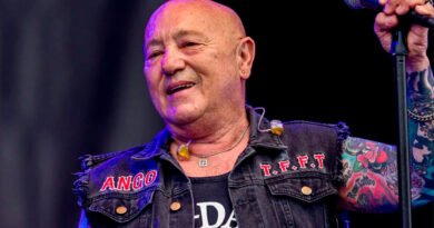 Rose Tattoo confirma que vocalista Gary “Angry” Anderson sofreu parada cardíaca durante turnê