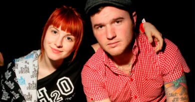 Hayley Williams faz primeiro pronunciamento após morte de Chad Gilbert