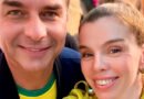Penelope Nova surge ao lado de Flavio Bolsonaro em foto