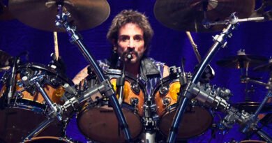 deen castronovo passa mal durante show do journey